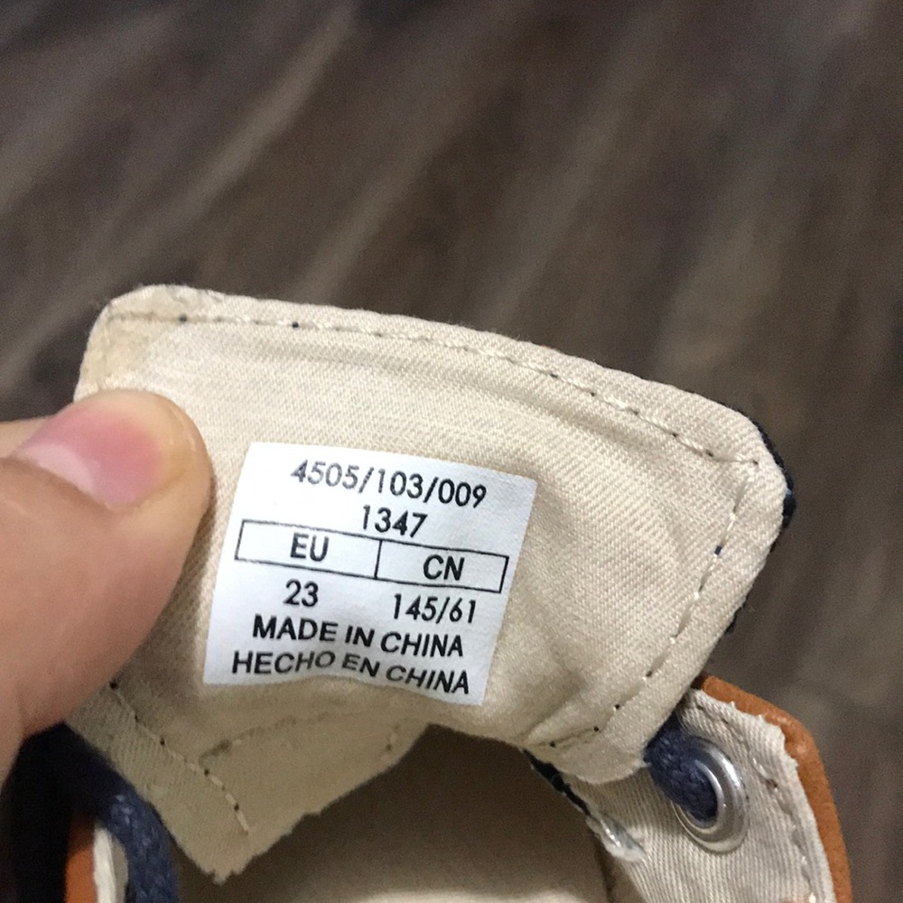 Shoes - Picture 4 of 4